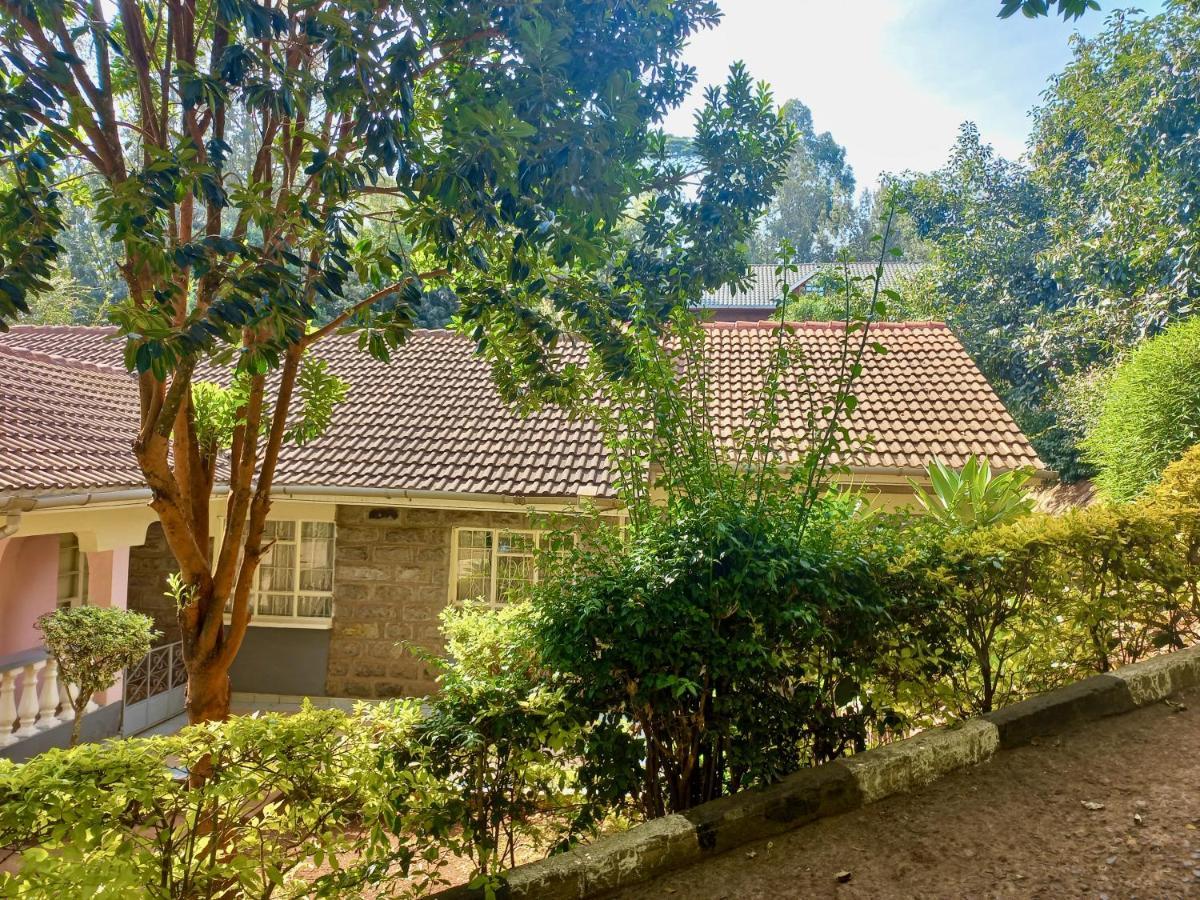 Kuniville Guest House 니에리 외부 사진