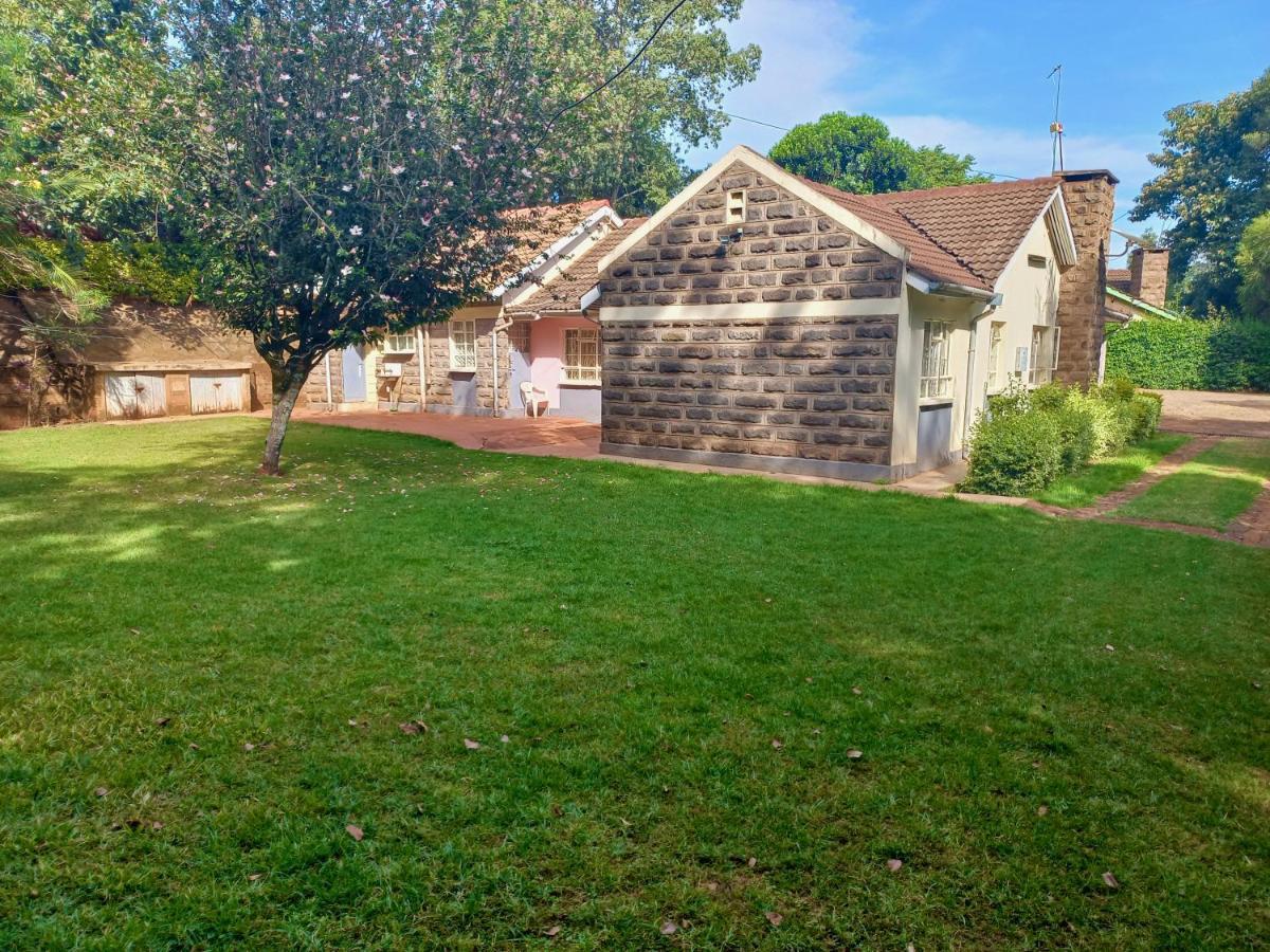 Kuniville Guest House 니에리 외부 사진