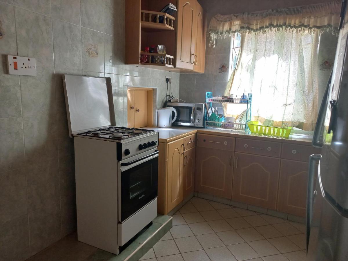 Kuniville Guest House 니에리 외부 사진
