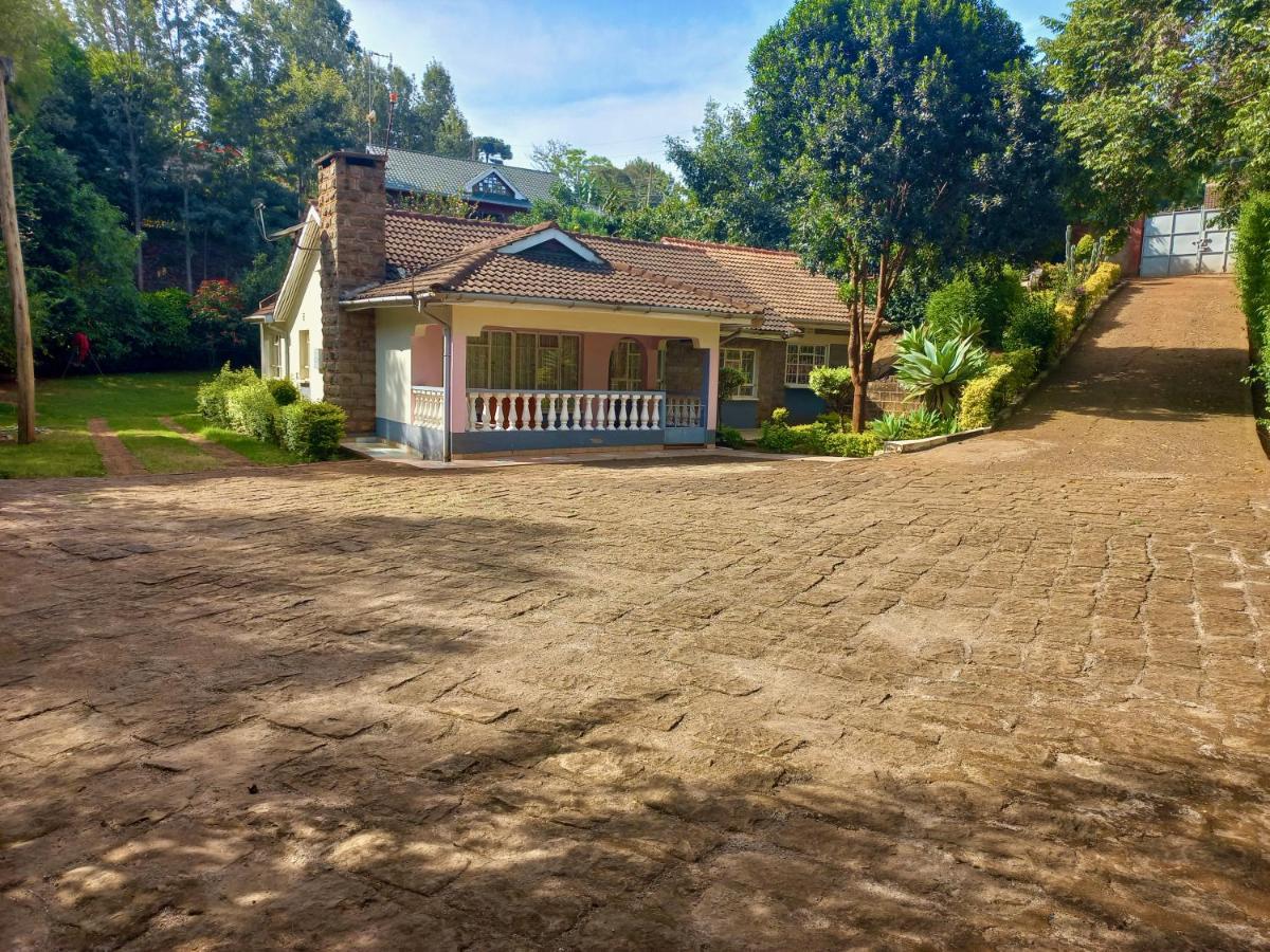 Kuniville Guest House 니에리 외부 사진