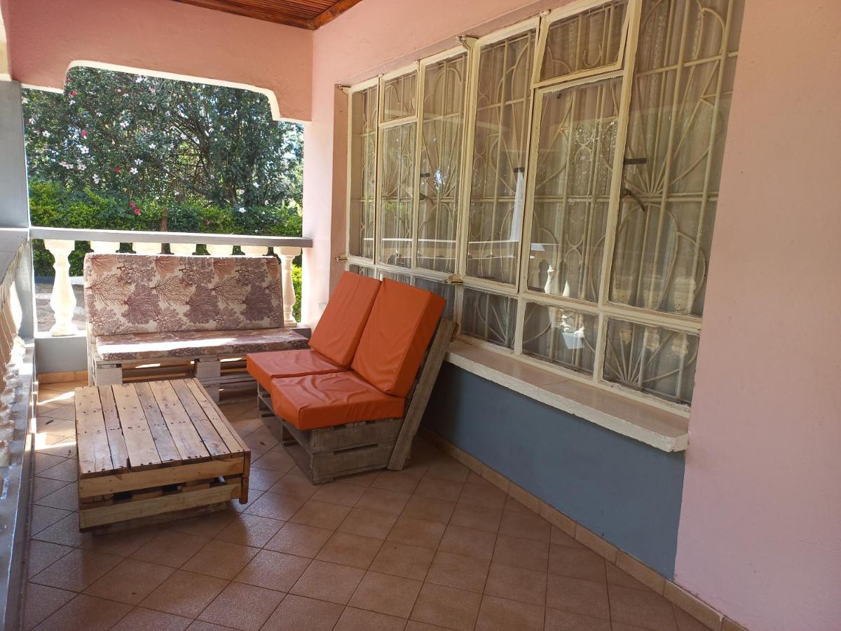 Kuniville Guest House 니에리 외부 사진