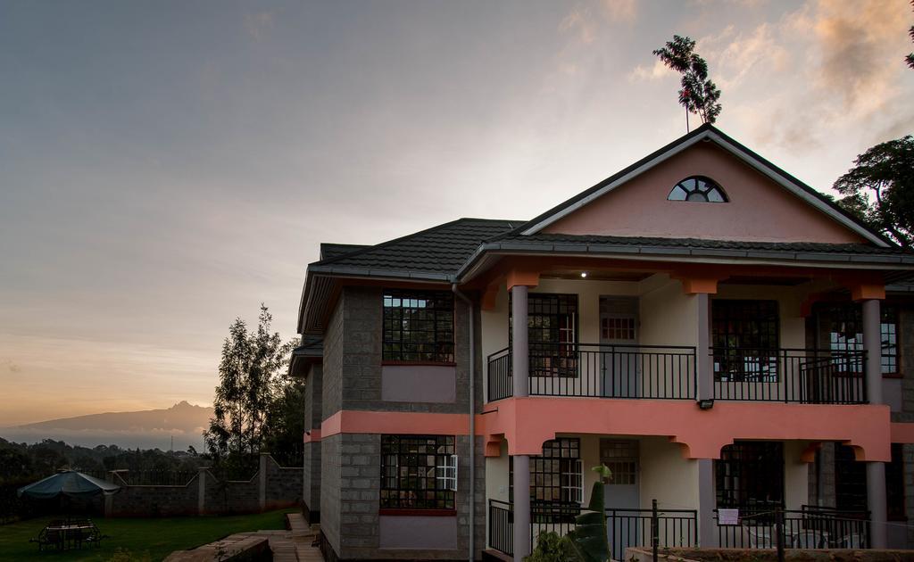 Kuniville Guest House 니에리 외부 사진