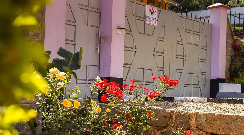 Kuniville Guest House 니에리 외부 사진