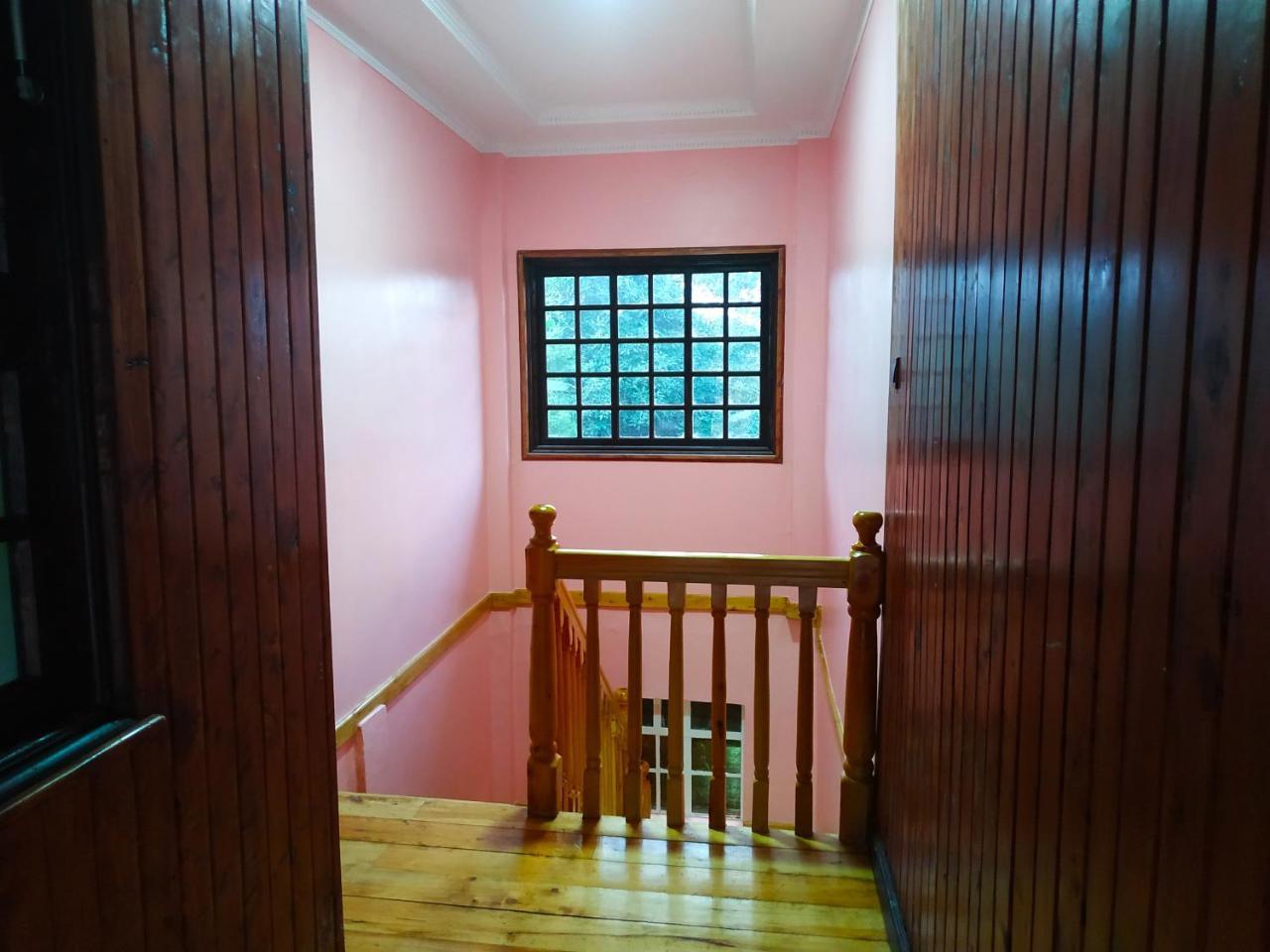 Kuniville Guest House 니에리 외부 사진